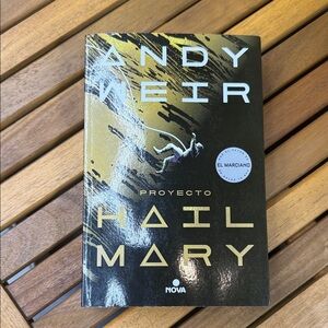 Andy Weir 'Proyecto Hail Mary' Coffee Table Book - Black and Gold